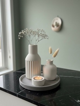 beyaz_renk_ozel_tasarim_kokulu_mum_ucgen_vazo_camber_dekoratif_vazo_tepsi_mumluk_aksesuar_seti