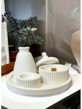 beyaz_renk_ozel_tasarim_kokulu_mum_ve_ucgen_vazo_tepsi_mumluk_aksesuar_seti